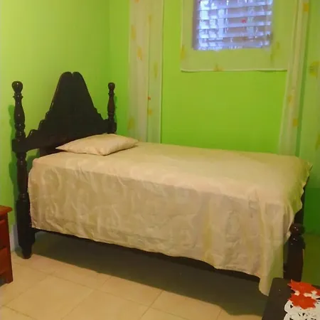 La Vie Est Belle Guest house *
