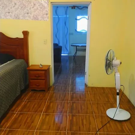La Vie Est Belle Guest house *