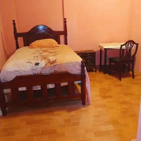 La Vie Est Belle Guest house *